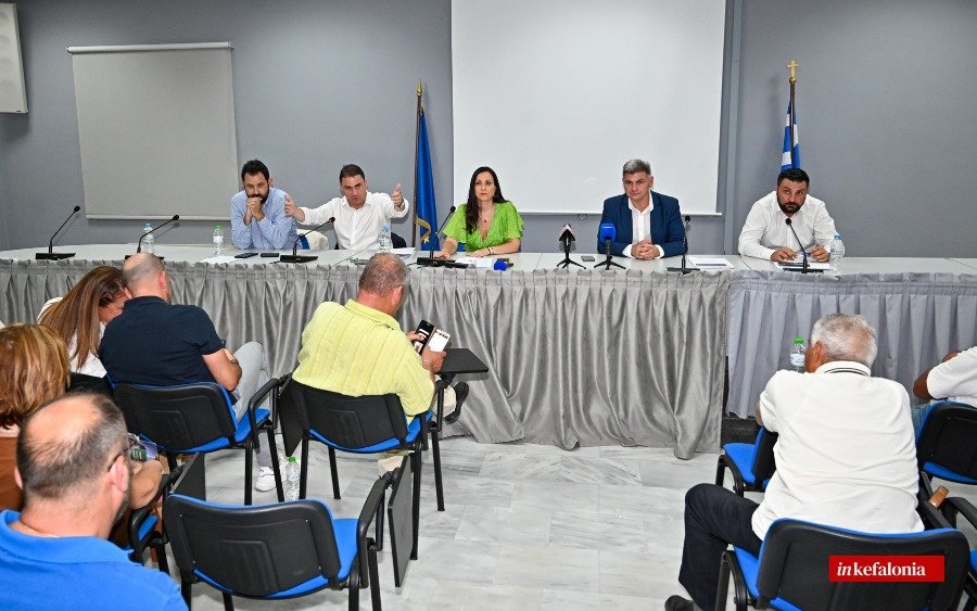«Θηλιά» το Ιδιωτικό Χρέος: Με απόλυτη επιτυχία η ανοιχτή εκδήλωση του ΠΑΣΟΚ στο Αργοστόλι με Φαραντούρη και Τσουκαλά