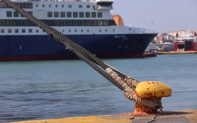 Απεργία στα πλοία κήρυξε η ΠΝΟ - Φόρος τιμής στα θύματα των Τεμπών
