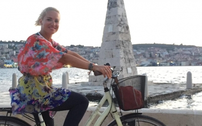 Η Μαρία Μπεκατώρου με το ποδήλατό της στη Γέφυρα Δεβοσέτου «Νιώθω πάλι την ίδια ελευθερία και ανεμελιά»