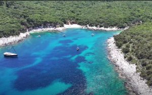 Παραλία Κιμηλιά:Ένας ακόμα καλά κρυμμένος παράδεισος της Eρίσσου!