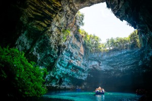 Εργατικό Κέντρο : Πληρωμή – ασφάλιση &amp; μόνιμη σταθερή εργασία στους εργαζόμενους σε παραλίες &amp; σπήλαια