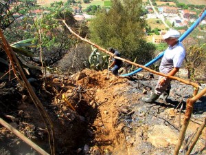 Eργασίες για την αποκατάσταση υδροδότησης στο κάστρο μετά την φωτιά (εικόνες)