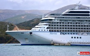 Το κρουαζιερόπλοιο Oceania Marina σήμερα στο λιμάνι του Αργοστολίου