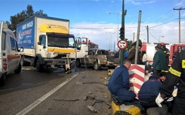 Τρεις νεκροί και δύο τραυματίες σε τροχαίο στην εθνική Πατρών-Πύργου