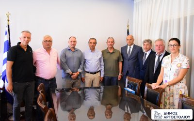 Ο Πρέσβης της Σερβίας κ. Νικόλα Νεντέλκοβιτς στο Δημαρχείο Αργοστολίου