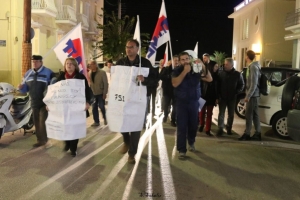 Πικετοφορία από το Εργατικό Κέντρο στο Αργοστόλι για το ασφαλιστικό