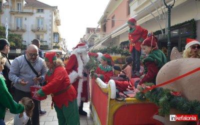 Γιορτινή ατμόσφαιρα! Εικόνες από το κατάμεστο από κόσμο Λιθόστρωτο Αργοστολίου παραμονή Πρωτοχρονιάς!