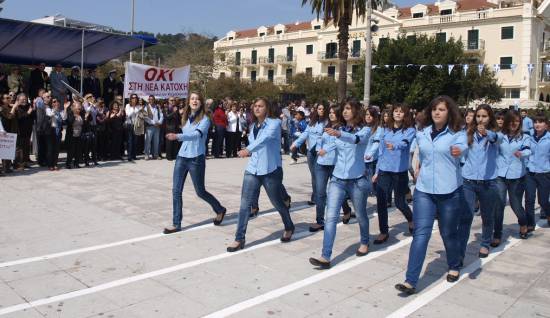 Η παρέλαση της 25ης Μαρτίου στο Αργοστόλι (video)