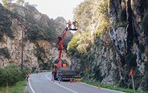 ΠΟΡΟΣ: Εικόνες από τον καθαρισμό των φραχτών ανάσχεσης βραχοπτώσεων στο Φαράγγι