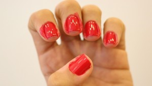 Nail Trick: Να γιατί πρέπει να πασαλείβεις τα νύχια σου όταν τα βάφεις