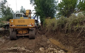 Συνεχίζονται οι αποψιλώσεις και οι καθαρισμοί στα ρέματα της Σάμης