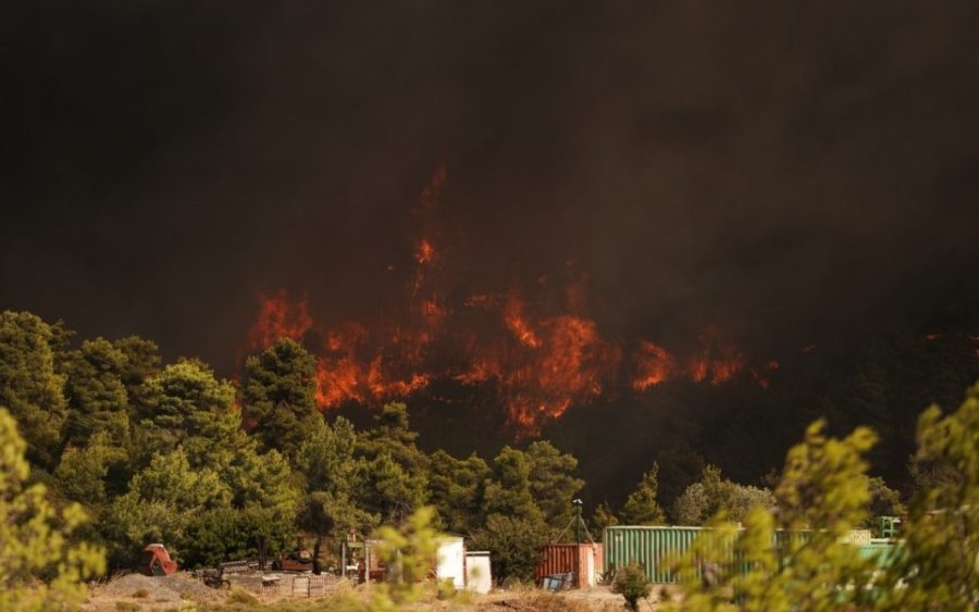 Φωτιά τώρα στον Βαρνάβα: Γιγαντιαία κινητοποίηση – Εκκενώνονται Σταμάτα, Γραμματικό, Ροδόπολη και Μικροχώρι Ωρωπού