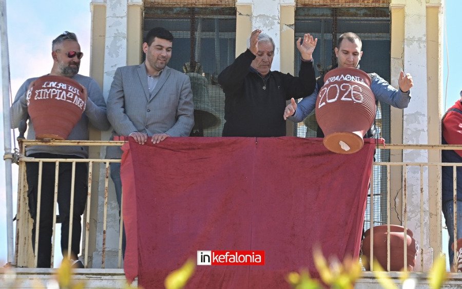 Μεγάλο Σάββατο στο Αργοστόλι με κοσμοσυρροή και σπάσιμο μπότηδων!