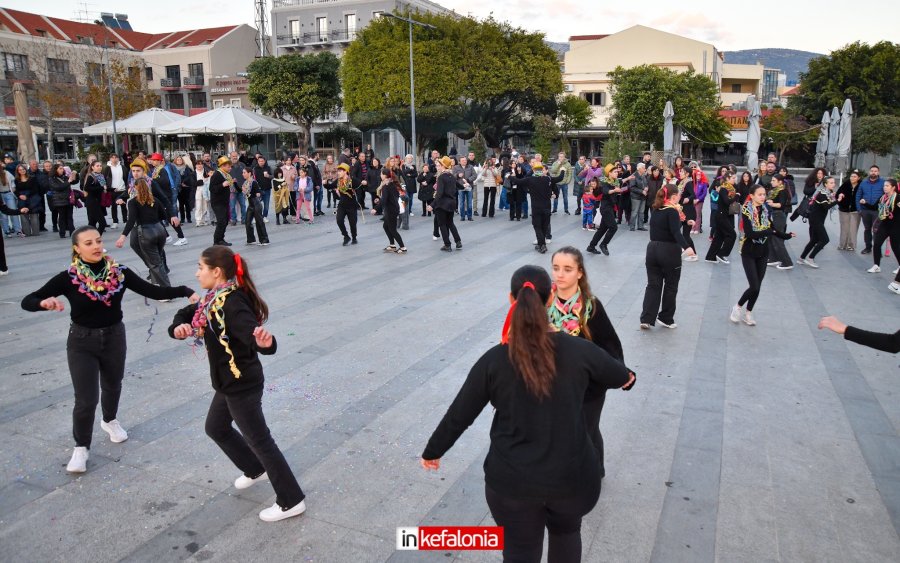 Τσικνοπέμπτη στην Πλατεία Αργοστολίου: Μια βραδιά γιορτής με κέφι,παράδοση και χορό!