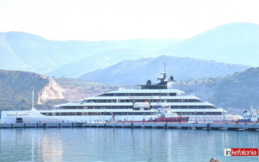 Μικρό, αλλά άκρως εντυπωσιακό! Το κρουαζιερόπλοιο - υπερπολυτελής θαλαμηγός - Emerald Azzurra, στο Αργοστόλι (εικόνες)