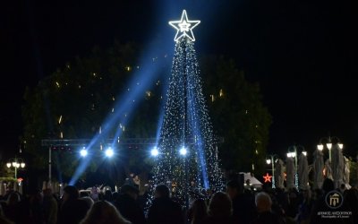 Γιορτινή φωταγώγηση του Χριστουγεννιάτικου δέντρου στην Πλατεία Ληξουρίου