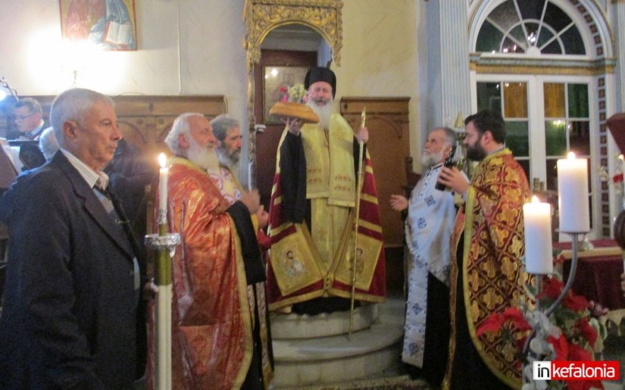 O πανηγυρικός εσπερινός του Αγίου Αθανασίου στα Σαρλάτα (εικόνες)