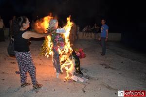 Ληξούρι: Σάτιρα, γλέντι, χορός και φωτιές στο έθιμο του Γληγοράκη (Εικόνες/ VIDEO)