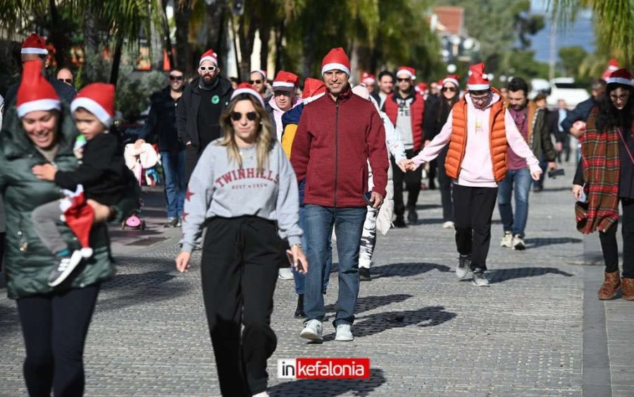 Γέμισε Άγιους Βασίληδες, παιδικά χαμόγελα και μηνύματα αγάπης το Αργοστόλι