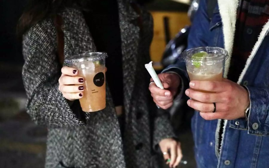 Ακριβαίνει ο καφές σε πλαστικό ποτήρι από την Πρωτοχρονιά – Στα δέκα λεπτά η αύξηση