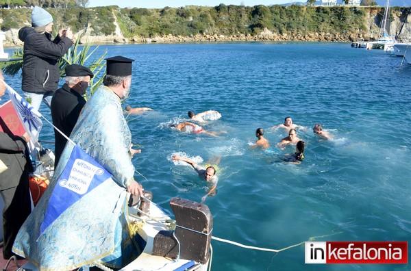 Ο Αγιασμός των Υδάτων στην Αγία Πελαγία (εικόνες)