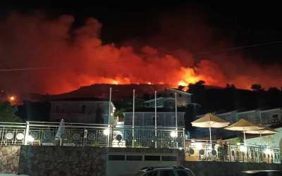 Σκάλα: Σε ύφεση η φωτιά - Επιχειρούν και τα εναέρια - Στην Κεφαλονιά φτάνει ομάδα από την ΕΜΟΔΕ (Ανανεωμένο)