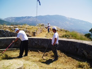 &quot;Κόψαμε τα χόρτα στο Κάστρο του Αγίου Γεωργίου,  με πρωτοβουλία του Green Key&quot; (εικόνες)