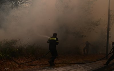 Φωτιά στη Λευκάδα σε δάσος στην περιοχή Αθάνι: Σηκώθηκε ελικόπτερο