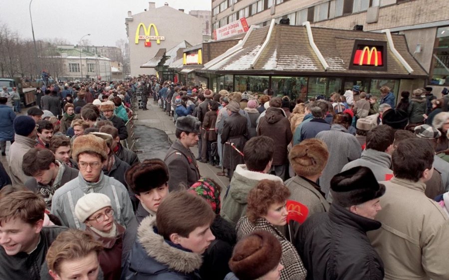 Τα McDonald&#039;s φεύγουν από τη Ρωσία -Κλείνουν όλα τα καταστήματά τους λόγω της εισβολής στην Ουκρανία