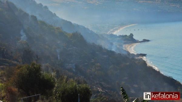 Στάχτη 250 στρέμματα σε Βλαχάτα και  Λουρδά – Κινδύνεψαν κατοικίες (Ανανεωμένο - εικόνες + video)