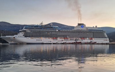 Το κρουαζιερόπλοιο Oceania Vista σήμερα στο λιμάνι του Αργοστολίου