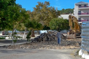 Ξεκίνησε πάλι το έργο στην Πλατεία Αργοστολίου