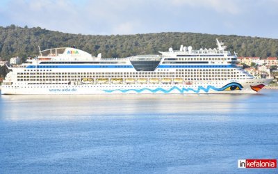 Tο Κρουαζιερόπλοιο Aida Blu και σήμερα στο λιμάνι του Αργοστολίου