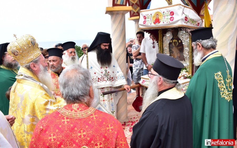 Λαμπρός εορτασμός στο Μοναστήρι των Σισσίων στην επιστροφή της ιεράς εικόνας της Παναγίας (video)