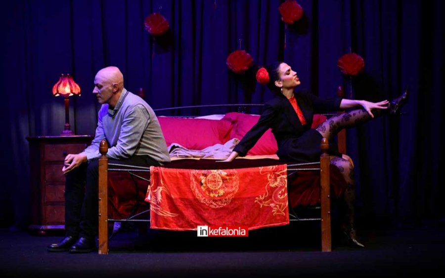 Θεατρικό μυστήριο με ρυθμό και ατμόσφαιρα "Στο δωμάτιο με τους μανδαρίνους"