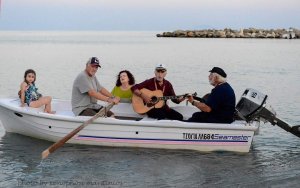 Όμορφη Βαρκαρόλα, υπό το φως του φεγγαριού, στον Κατελειό!