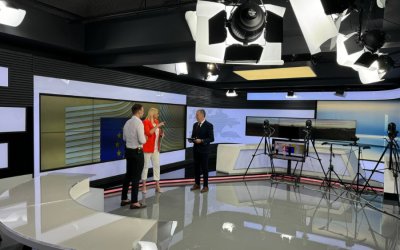 Εμφάνιση έκπληξη έκανε ο Στέφανος Κασσελάκης στο στούντιο του ΙΟΝΙΑΝ TV