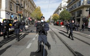 Γαλλία: Φώναζε «Αλλάχ Ακμπάρ» και έσφαζε κόσμο σε εκκλησία στη Νίκαια – Αποκεφάλισε μια γυναίκα – 3 νεκροί