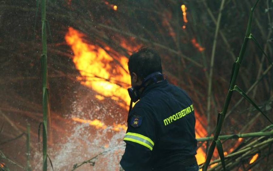 False Alarm η φωτιά πάνω από τον Μύρτο – Ήταν μαύρο σύννεφο ο &#039;&#039;καπνός&#039;&#039; -  Εστάλησαν εννέα οχήματα από την Πυροσβεστική