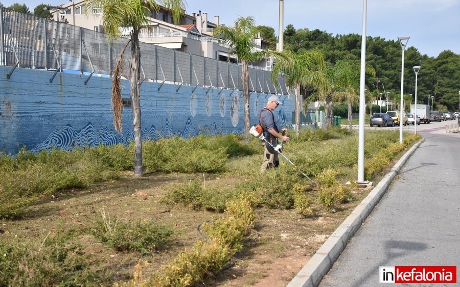 Αργοστόλι: Φροντίδα στα παρτέρια στο Μαϊστράτο (εικόνες)