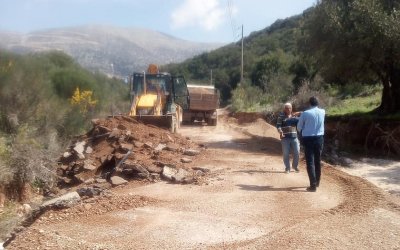 Επιδιορθώνεται ο δρόμος Διλινάτα γήπεδο Μαντράκια (εικόνες)