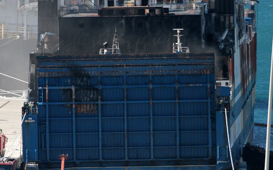 Euroferry Olympia: Δύο σοροί εντοπίστηκαν εντός του πλοίου – Στους 11 οι νεκροί της φωτιάς