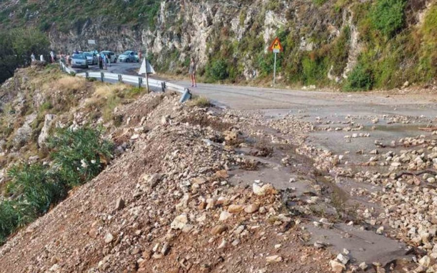 Κατολισθήσεις στην βόρεια Κεφαλονιά από τις βροχές (εικόνες)