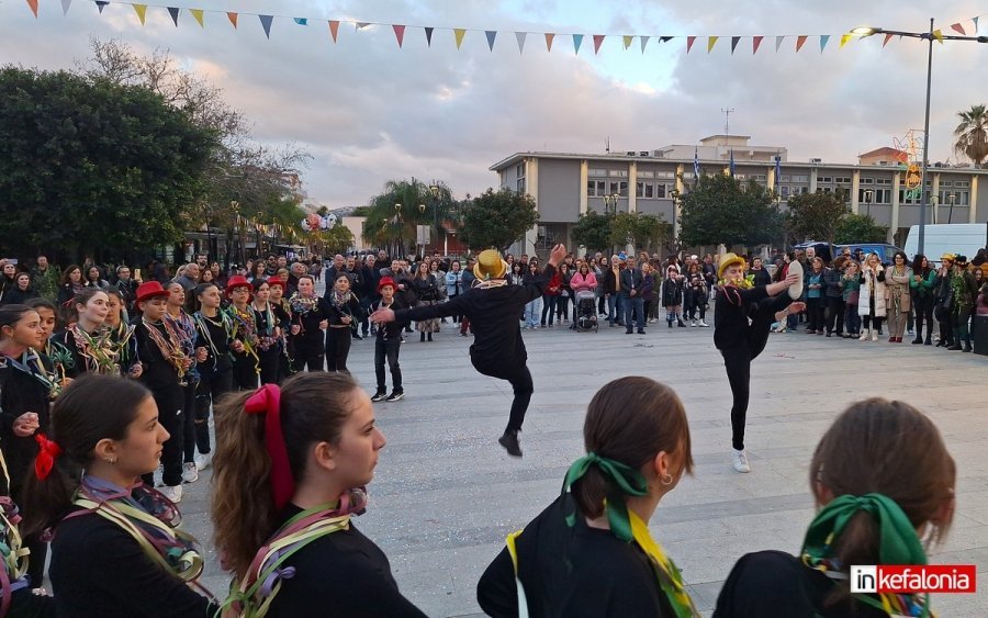 Ρουχωτάς: Τσικνοπέμπτη &amp; Καρναβαλικές Εκδηλώσεις στο Αργοστόλι - Γιατί θα μεταφερθεί η βραδινή παρέλαση