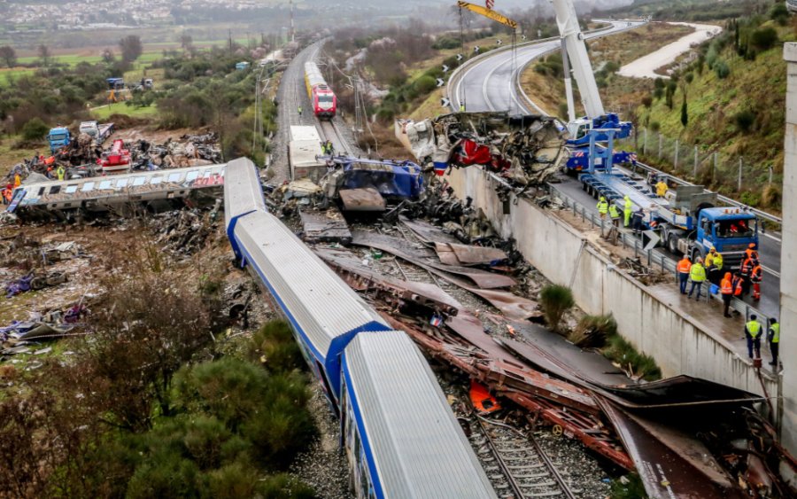 Τέμπη - Μαρτυρίες όσων επέζησαν - &quot;Τα μαλλιά μου είχαν καψαλιστεί χωρίς να έχω έρθει σε επαφή με φλόγα&quot;