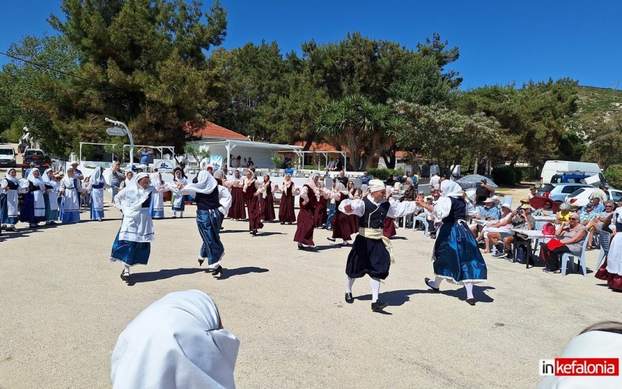 Κυριακή των Βαϊων στον Κατελειό με γλέντι... αλιάδα και πολύ χορό! (video)