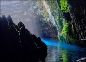 Βόλτα στο Λιμνοσπήλαιο της Μελισσάνης (εικόνες)