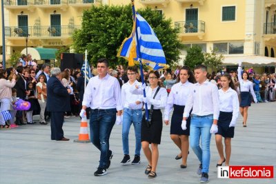 25η Μαρτίου: Κανονικά και με κόσμο οι παρελάσεις - Με μάσκες οι θεατές