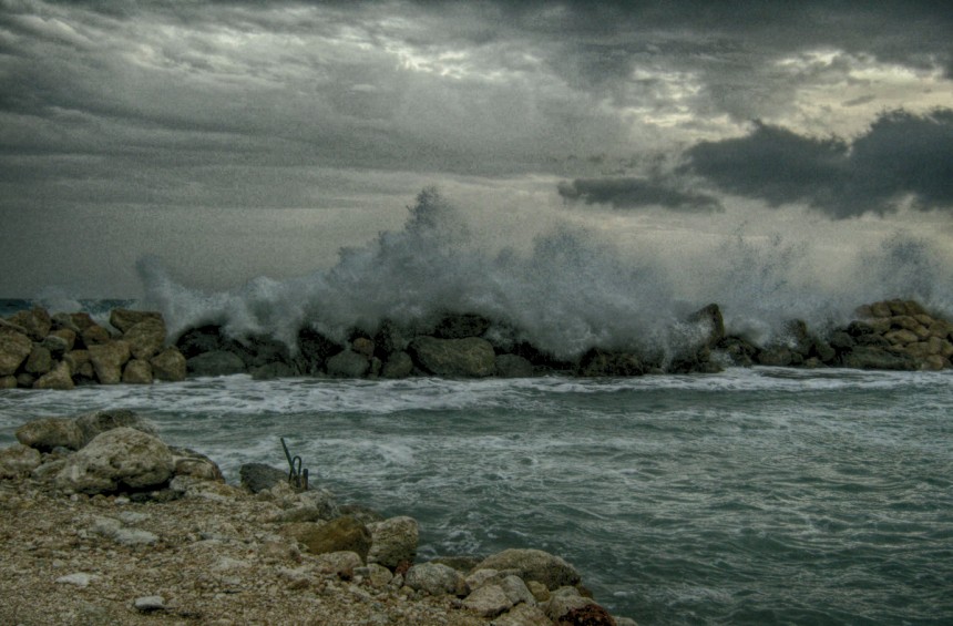 Ο φουρτουνιασμένος Λουρδάς (εικόνες+video)