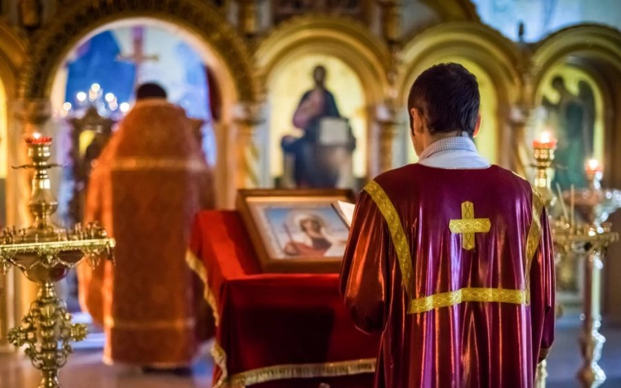 Πιερία: Ιερέας προέτρεπε τους πιστούς να... ρίξουν φόλα στα σκυλιά τους